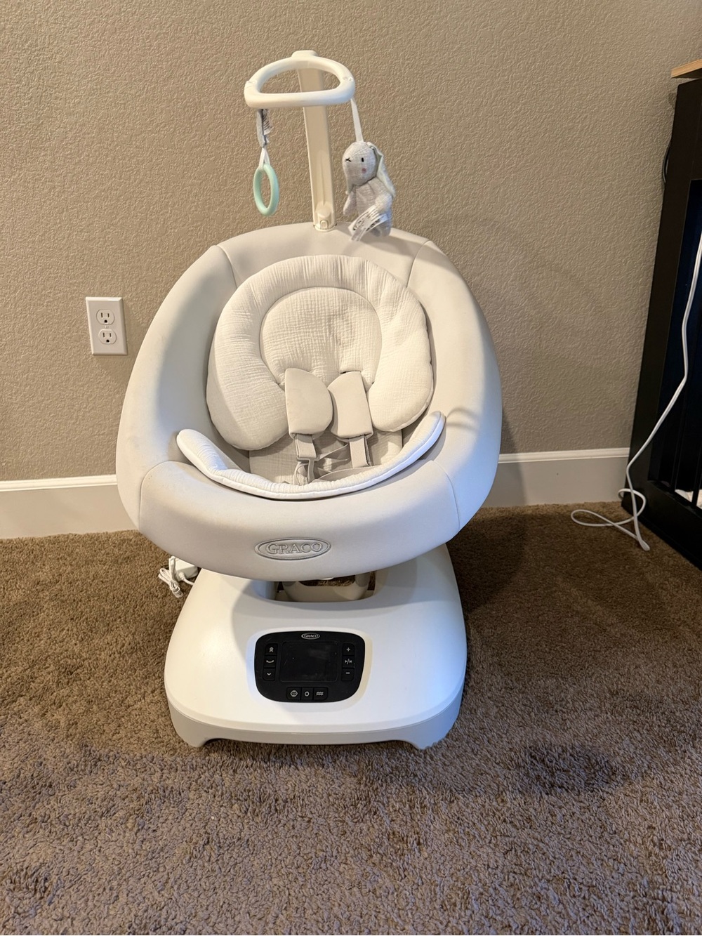 Graco White Infant Swing With Plush Seat